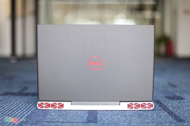 Vừa trình làng CES 2017, Dell Inspiron 15 Gaming đã có mặt tại Việt Nam. Model này có mã sản phẩm 7579, là bản kế nhiệm của mẫu 7559 huyền thoại của Dell dành cho giới game thủ.