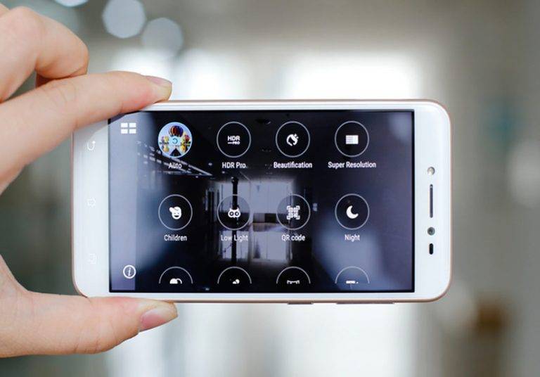 Smartphone đầu tiên có tính năng làm đẹp trong video trực tuyến