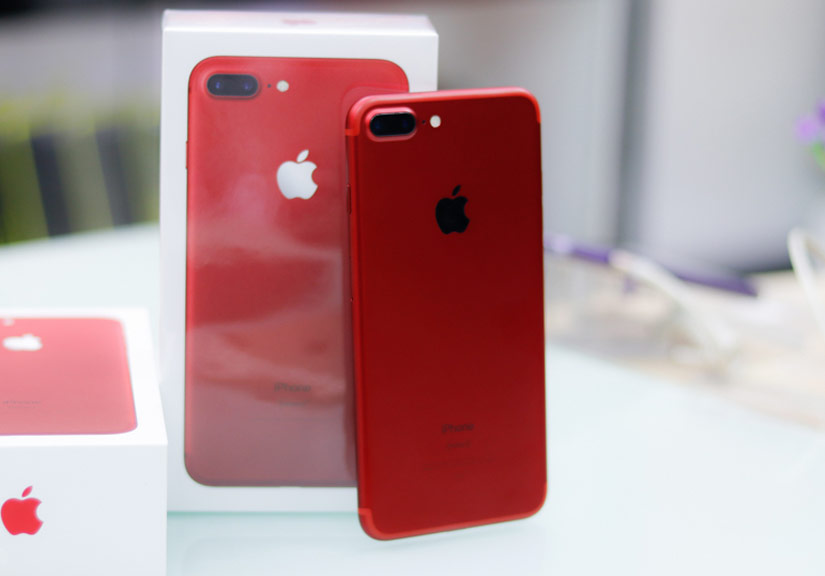 Thả rơi đọ độ bền Galaxy S8 và iPhone 7 màu đỏ