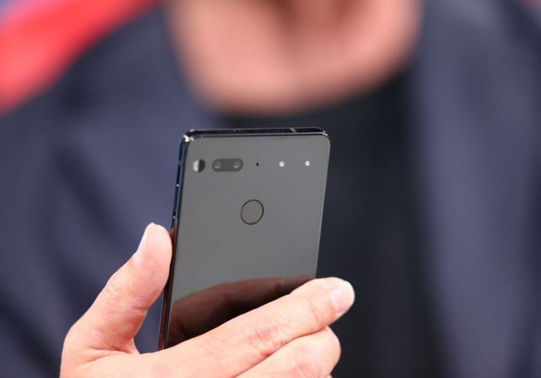 Ảnh thực tế Essential phone cha đẻ Android