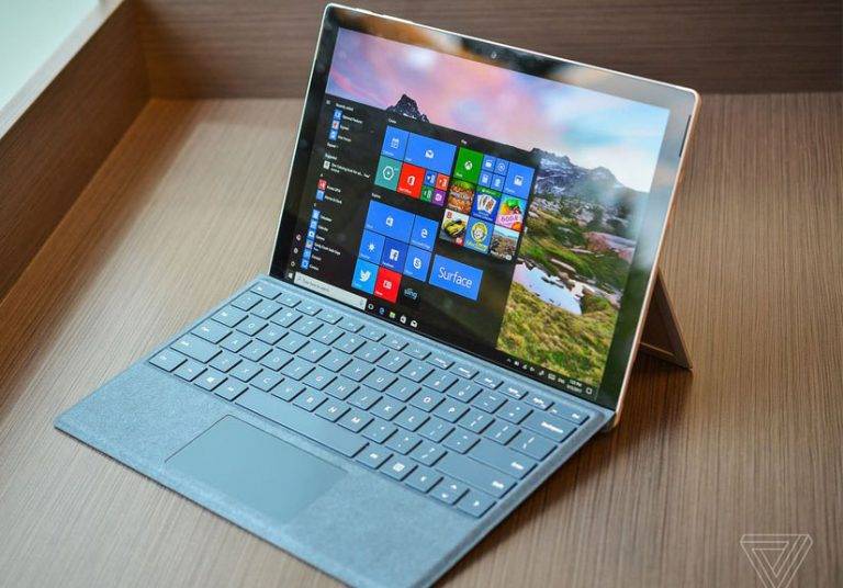 Surface Pro 2017 pin 13,5 tiếng về Việt Nam