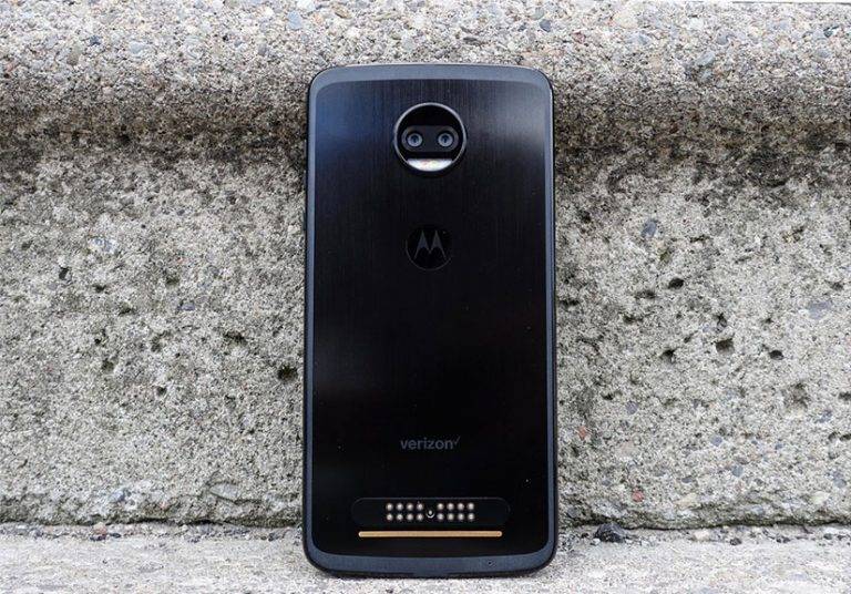 Moto Z2 Force trang bị camera kép chính thức ra mắt