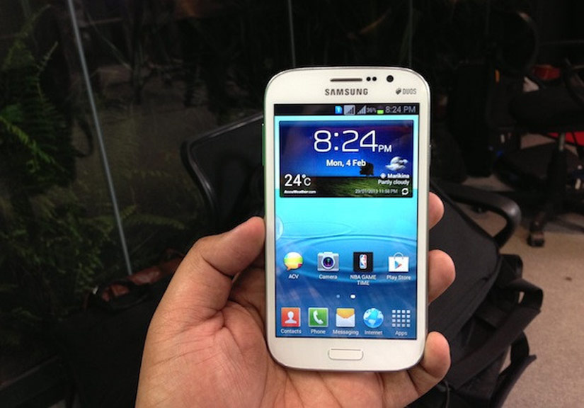Điện thoại Samsung phát nổ trong túi áo khoác