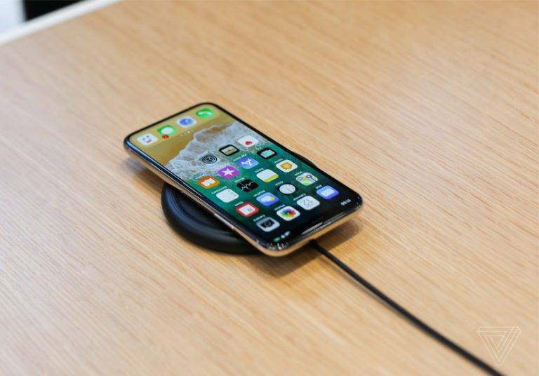 iPhone X 'đội giá' lên 1.500 USD trên eBay