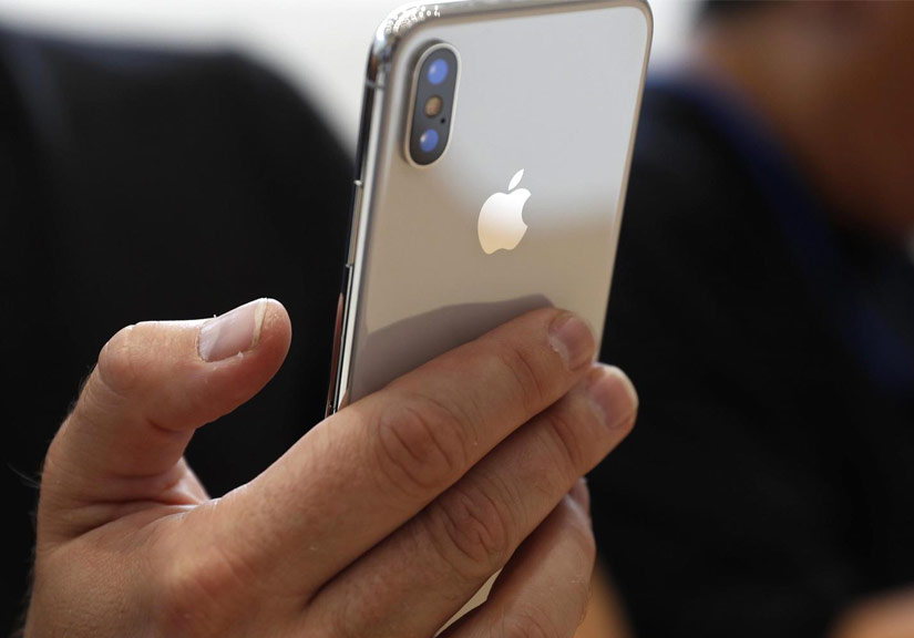 Giá iPhone X ở thị trường chợ đen đang tăng chóng mặt.