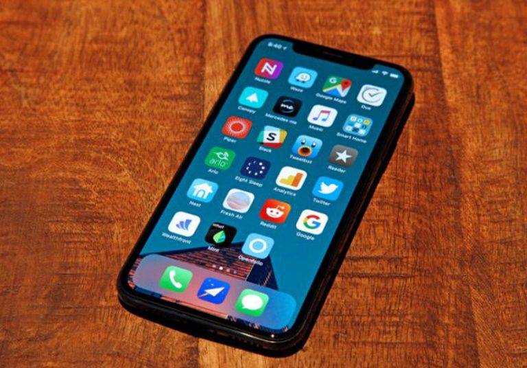 Vì sao iPhone X chính hãng giá chênh lệch đến 3 triệu đồng?