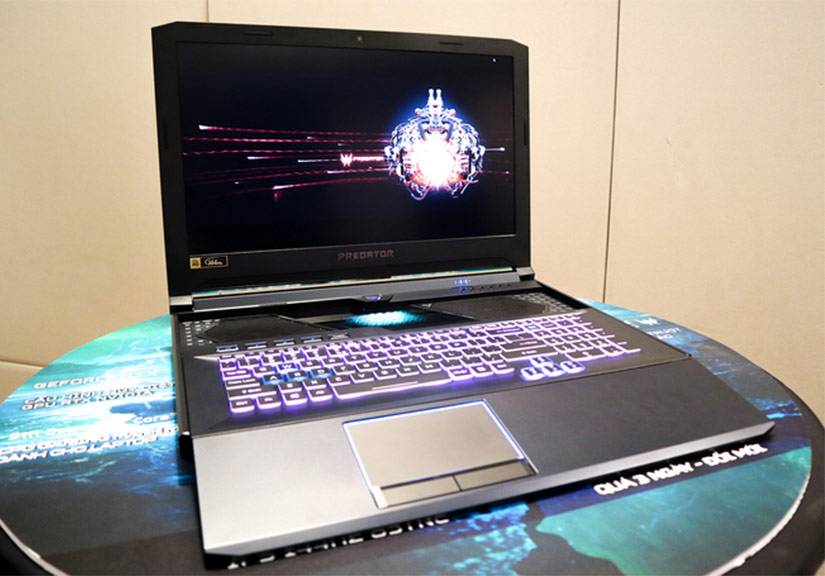 Laptop chơi game bàn phím trượt giá 120 triệu đồng của Acer