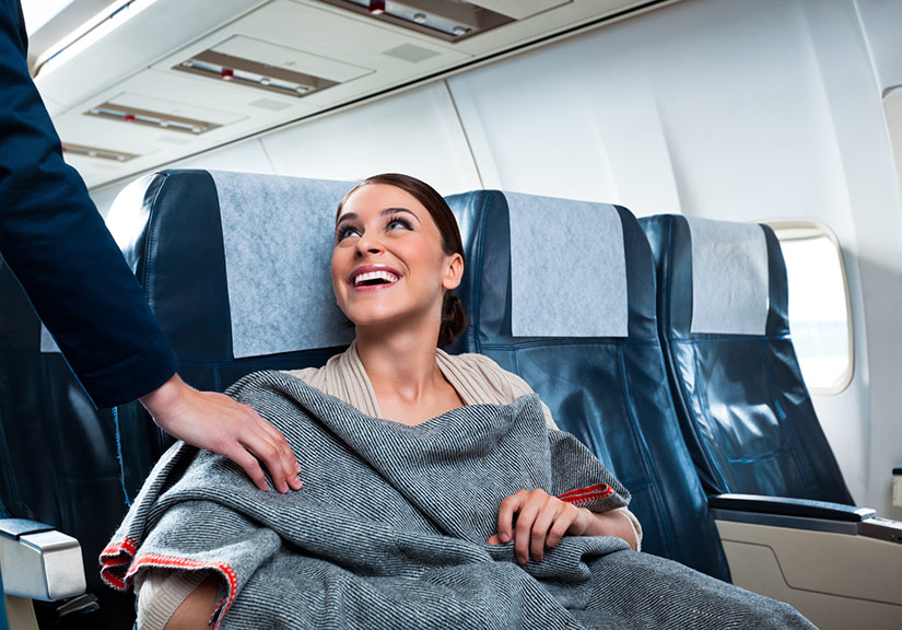 Vì sao máy bay luôn lạnh cóng: Cách chống rét trên chuyến bay dài