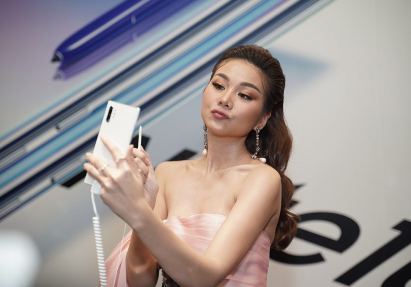 Samsung đã tìm ra công thức chinh phục tình yêu các bóng hồng từ Galaxy Note10