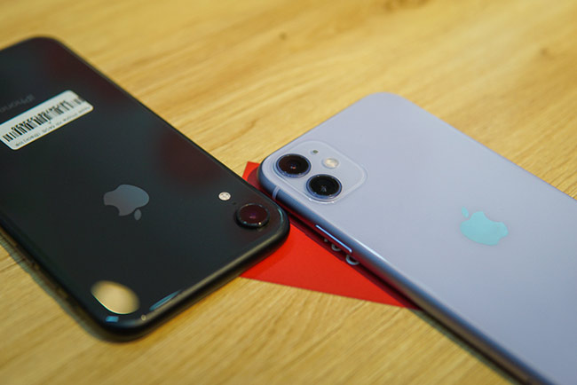 Bên cạnh camera và màu sắc mới, iPhone 11 cũng được nâng cấp cấu hình với vi xử lý A13 Bionic và RAM 4 GB.