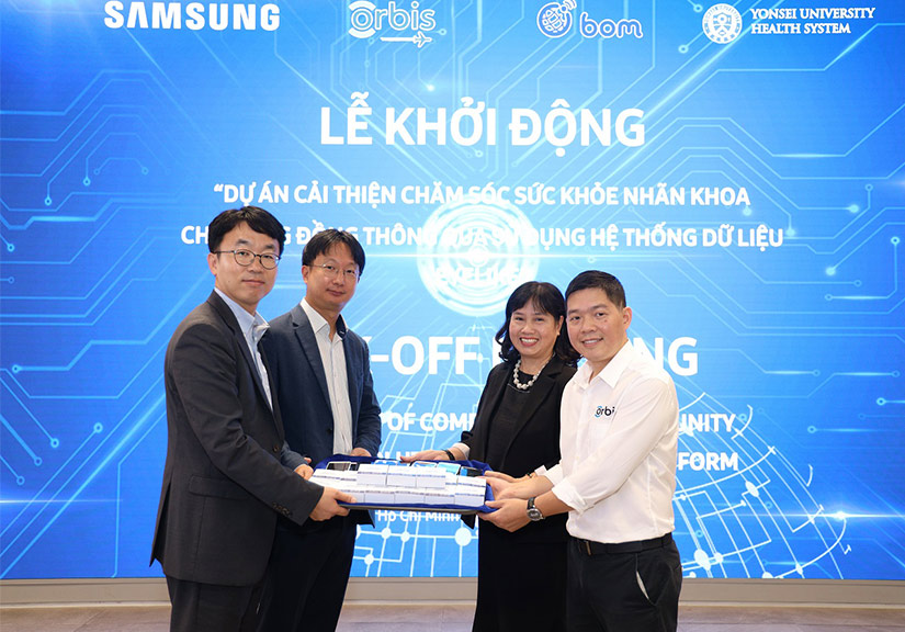 Samsung trao tặng thiết bị chụp ảnh đáy mắt EYELIKE phục vụ cộng đồng