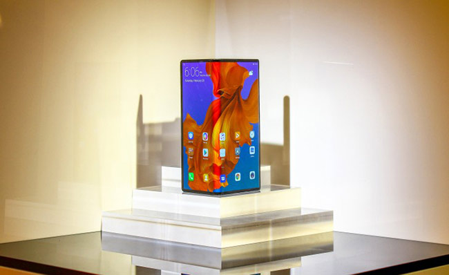 Mate X vẫn có mặt trên thị trường dù Huawei vẫn chưa có được thoả thuận sử dụng các dịch vụ của Google trên Android. Ảnh: GSMArena.com