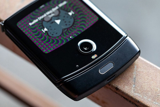 Motorola Razr chính thức hồi sinh với thiết kế màn hình gập
