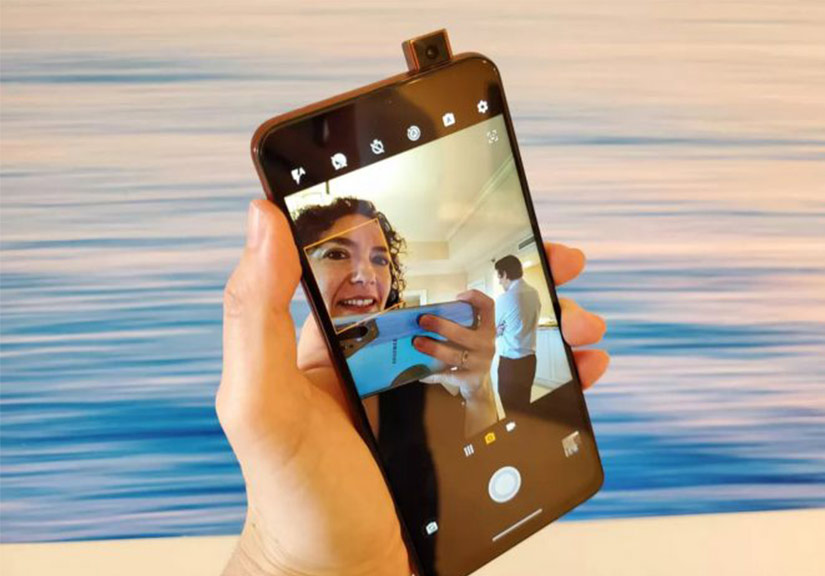 Motorola One Hyper với camera selfie 32 MP bật lên, pin lớn, giá 400 USD