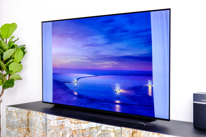 77 inch là kích thước màn hình lớn nhất trong dòng OLED 4K ở thị trường Việt Nam
