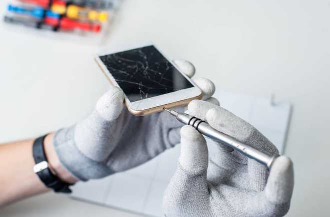 Apple lần đầu tiên cung cấp dịch vụ sửa chữa iPhone tại nhà - Ảnh 1.