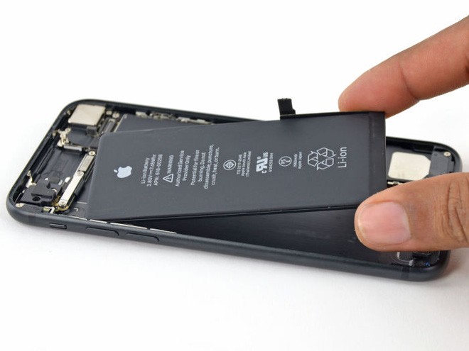 Apple bị phạt 25 triệu euro vì cố tình làm chậm iPhone - Ảnh 2.