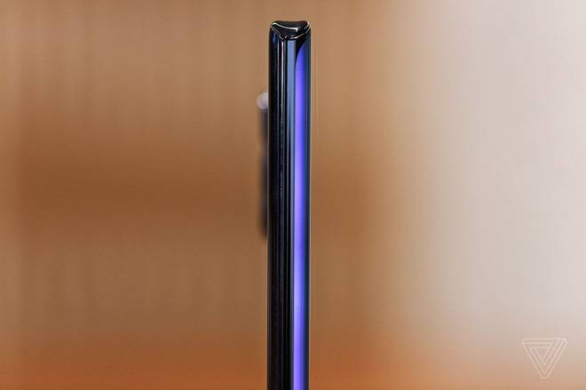 Motorola quay trở lại cuộc đua smartphone cao cấp với Edge Plus giá 1.000 USD - Ảnh 2.