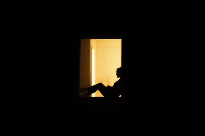 Nhiếp ảnh mùa dịch: Bộ ảnh qua khung cửa sổ hàng xóm trong những ngày ở nhà - Ảnh 7.