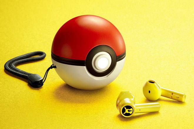 Razer ra mắt tai nghe Pokémon Pikachu True Wireless, hộp sạc là một quả bóng Pokeball - Ảnh 1.