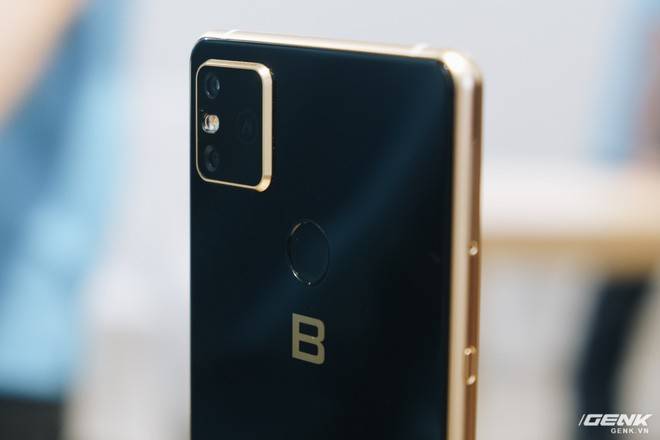CEO BKAV Nguyễn Tử Quảng tự tin so sánh Bphone B86 với Samsung và Oppo, khẳng định không hề kém cạnh về cấu hình - Ảnh 1.