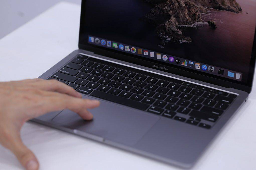 MacBook Pro 2020 đầu tiên đã có mặt tại Di Động Việt, giá từ 41,8 triệu