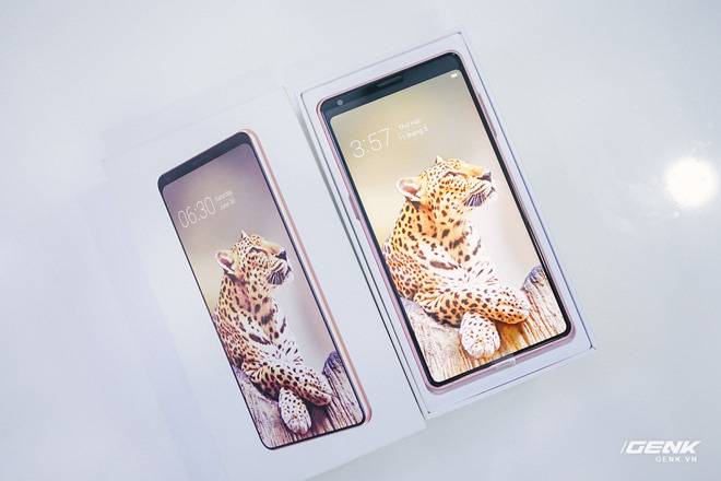 Mở hộp Bphone B86: Bên trong hộp smartphone cao cấp nhất của BKAV có gì? - Ảnh 3.