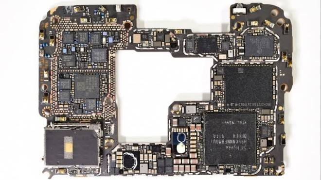 Mổ xẻ Huawei Mate 30: Gần như không còn bóng dáng linh kiện Mỹ - Ảnh 3.