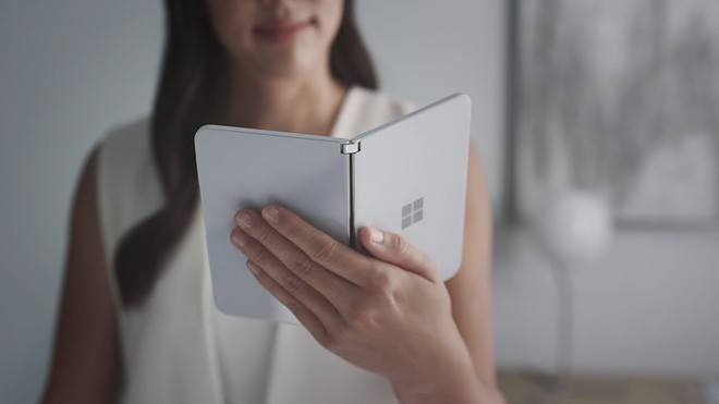 Surface Duo sẽ được trang bị vi xử lý Snapdragon 855, RAM 6GB, và màn hình AMOLED - Ảnh 1.