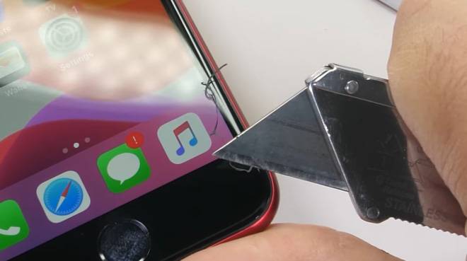 Tra tấn iPhone SE 2020: “iPhone giá rẻ” của Apple nhưng chất lượng không hề rẻ chút nào - Ảnh 3.