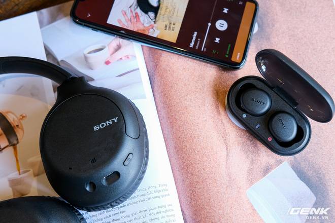 Cận cảnh bộ đôi tai nghe không dây mới của Sony: Một in-ear, một over-ear, mức giá dễ tiếp cận - Ảnh 1.