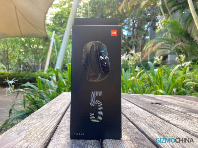 Cận cảnh Xiaomi Mi Band 5: Ấn tượng tuyệt vời, dùng sướng hơn rất nhiều so với thế hệ trước - Ảnh 1.