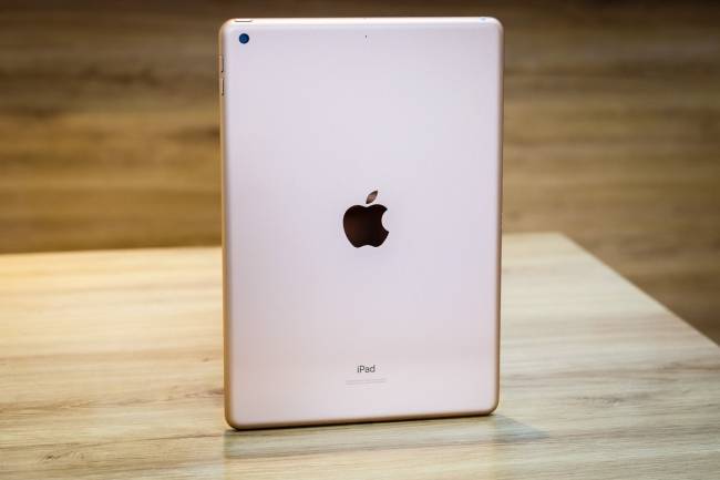 Apple chuẩn bị trình làng iPad 10,8 inch