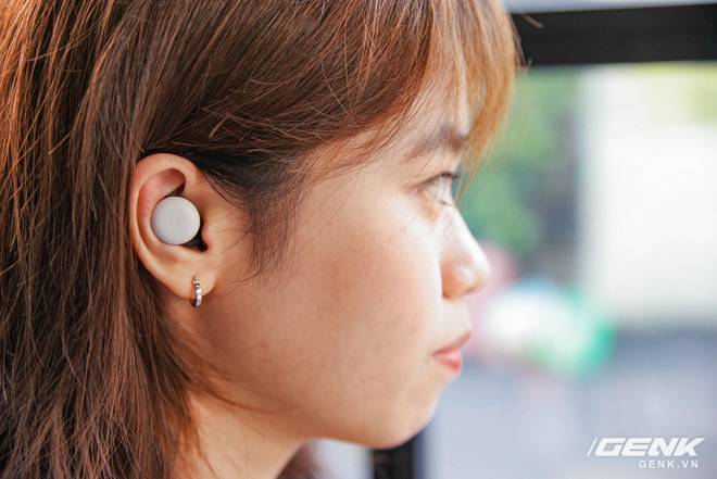 Cận cảnh Google Pixel Buds 2 tại Việt Nam: Thiết kế không dây hoàn toàn, từ tai đến vỏ sạc đều rất đẹp, giá 4,99 triệu đồng - Ảnh 2.