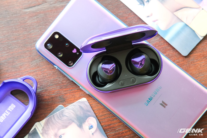 Mở hộp tai nghe Galaxy Buds+ phiên bản BTS: Hộp sản phẩm to bất ngờ, bóc mỏi tay mới biết có nhiều quà kèm theo dành cho A.R.M.Y - Ảnh 6.