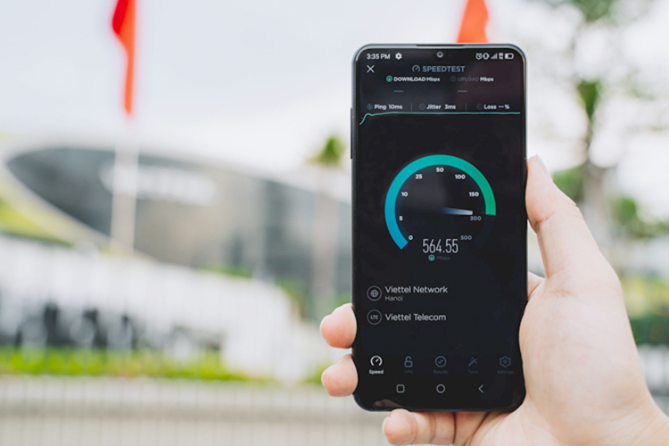 Trung Quốc bất ngờ với smartphone 5G tự sản xuất của Việt Nam