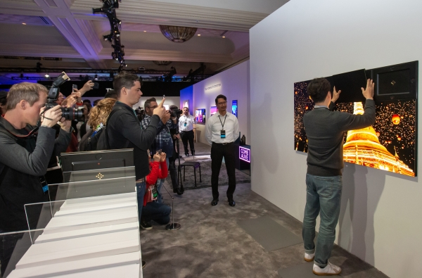 Samsung đang vật lộn trên hành trình sản xuất TV microLED - Ảnh 1.