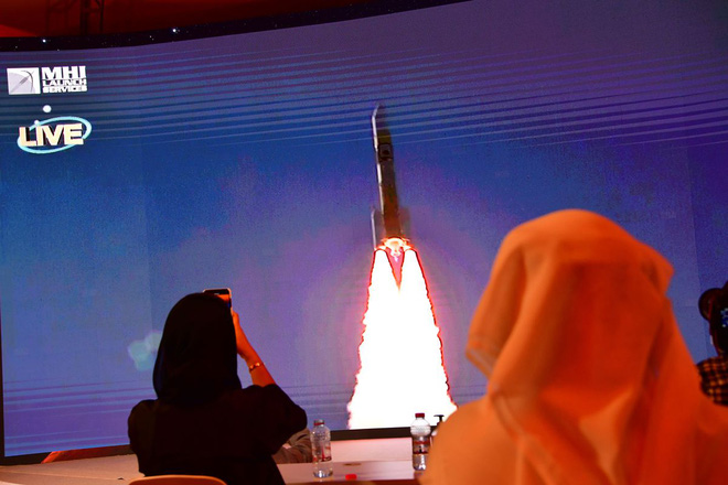 UAE đã phóng thành công tàu vũ trụ đầu tiên của mình đến Sao Hỏa - Ảnh 1.