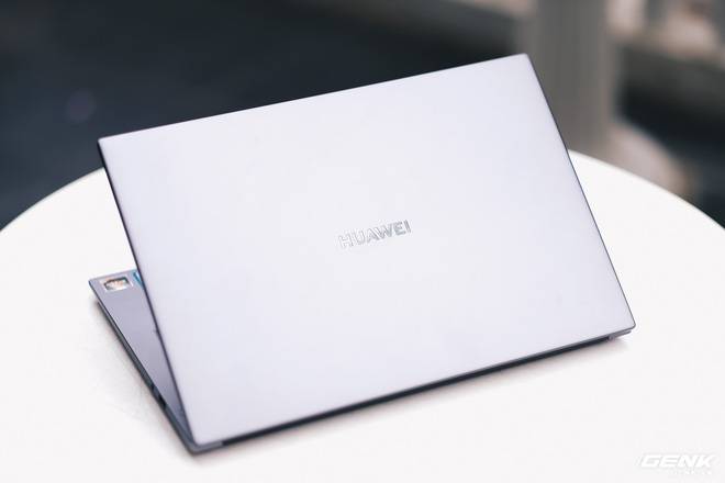 danh gia huawei matebook d14 son tot nhung go chua xung tam 1