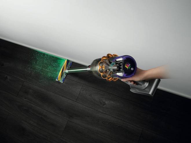 dyson ra mat may hut bui khong day sieu doc tich hop tia lazer man hinh lcd gia 700 usd 1