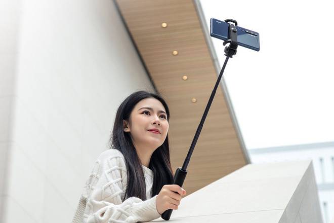 xiaomi ra mat gay tu suong mi zoom selfie stick tich hop nhieu tinh nang gia chi 12 usd 1