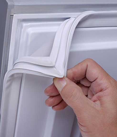 Đệm cao su hay gioăng cao su là bộ phận quan trọng trong việc giúp tủ lạnh luôn được đóng kín