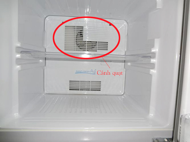 Nguyên nhân tủ lạnh Samsung Inverter không đông đá lúc này có thể do thời gian sử dụng tủ lạnh quá lâu khiến quạt gió bị hỏng.