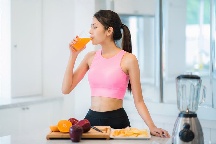 Uống trước hoặc sau buổi tập là một thói quen tốt để cung cấp chất dinh dưỡng, bù lại nước và năng lượng đã bị hao hụt trong quá trình tập luyện.