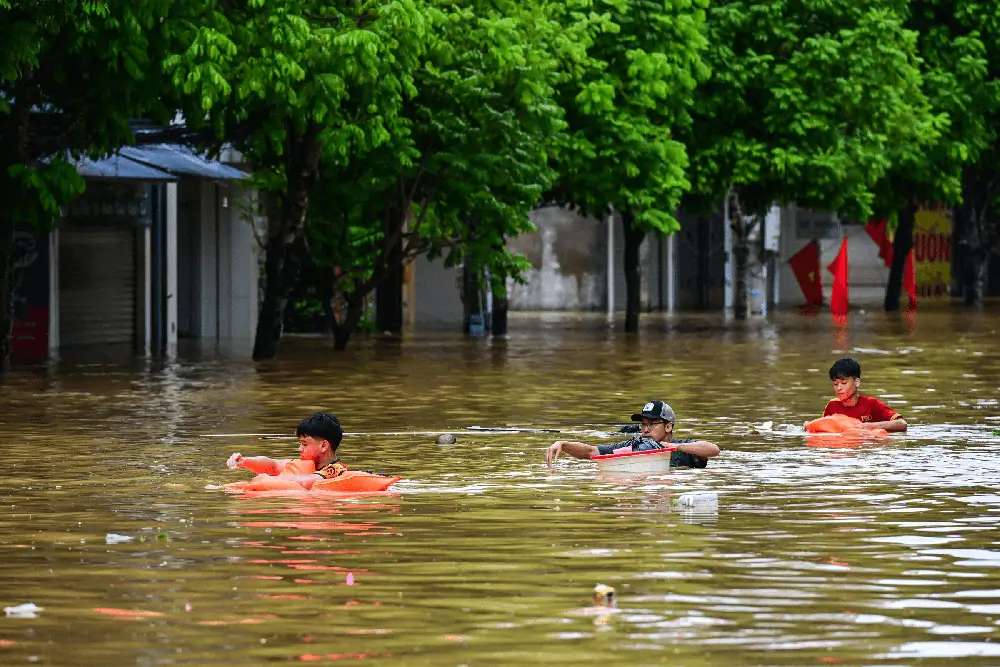 Nước ngập ở Lào Cai sau khi lũ sông Thao vượt báo động ba ngày 30/9. Ảnh: Giang Huy